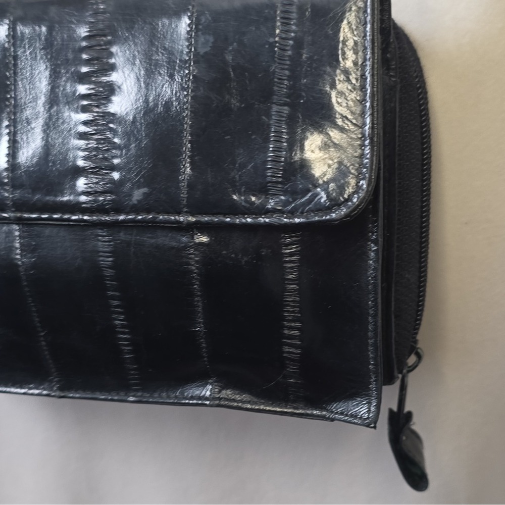 VINTAGE 1980's LeeSands Genuine EEL SKIN Black Crossbody, Adjustable Strap - Picture 3 of 16